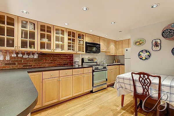 Sold by Bellmarc Realty | media 5