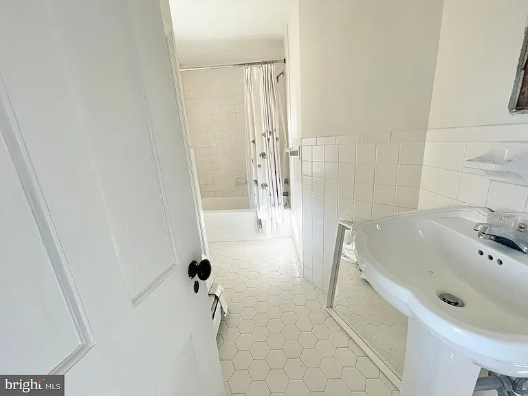 4925 W Chester Pike — Photo 11