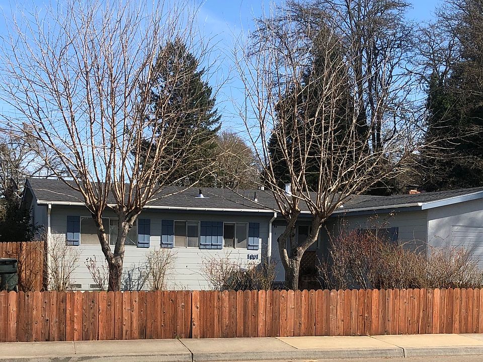 2nd image of 1001 Magnolia Ave