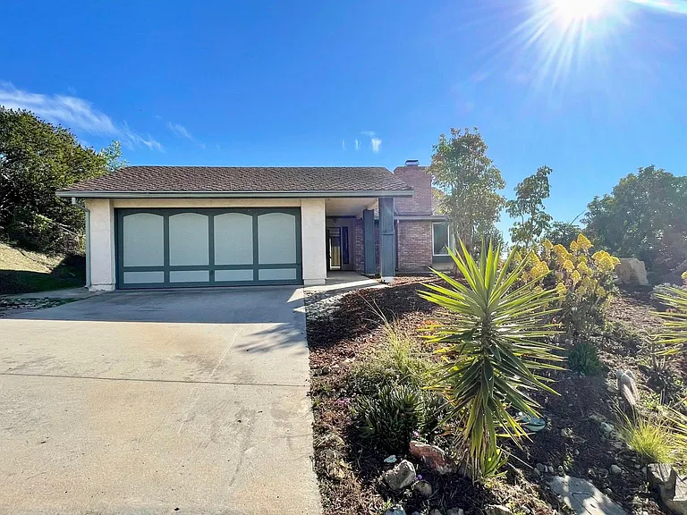 13556 Samantha Ave — Photo 31