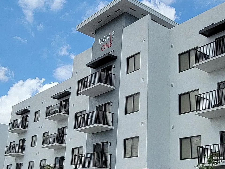 3801 Davie Blvd #206