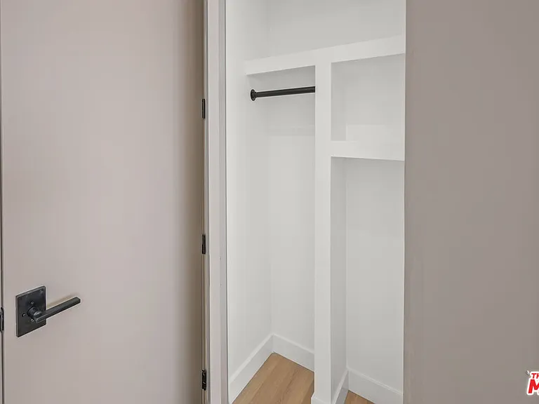 11006 Hortense St #1/2 — Photo 16