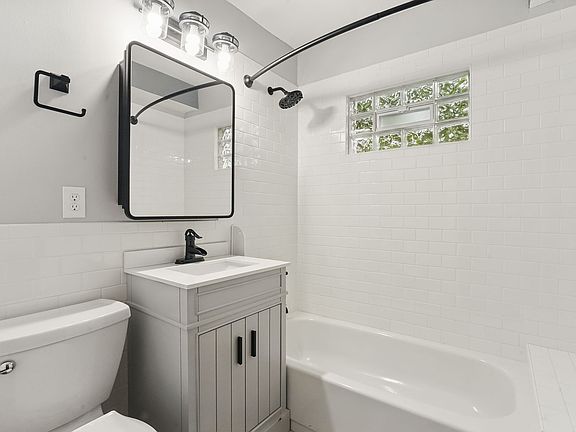4th image of 427-429 N Dewey St #427
