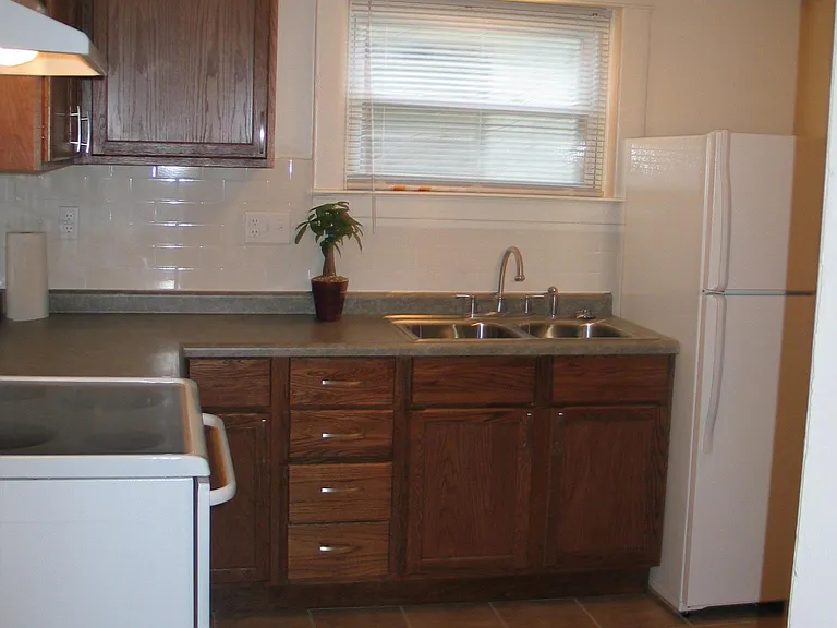 124 E Barnes Ave — Photo 8