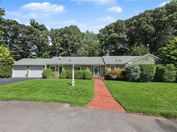 55 Westonia Ln, Warwick, RI 02889