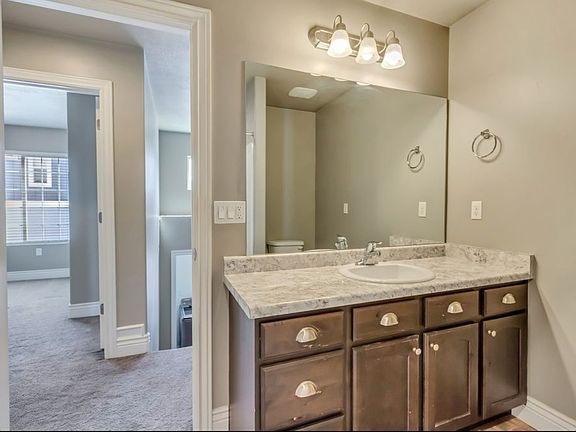 Shared bathroom for room 1&2