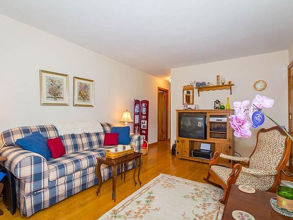 3rd image of 148 Trinkle Ave NE
