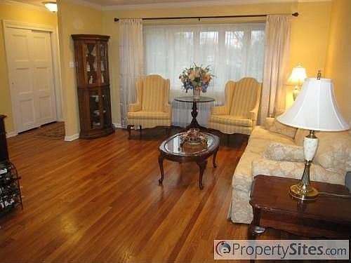 5th image of 274 Southwood Cir