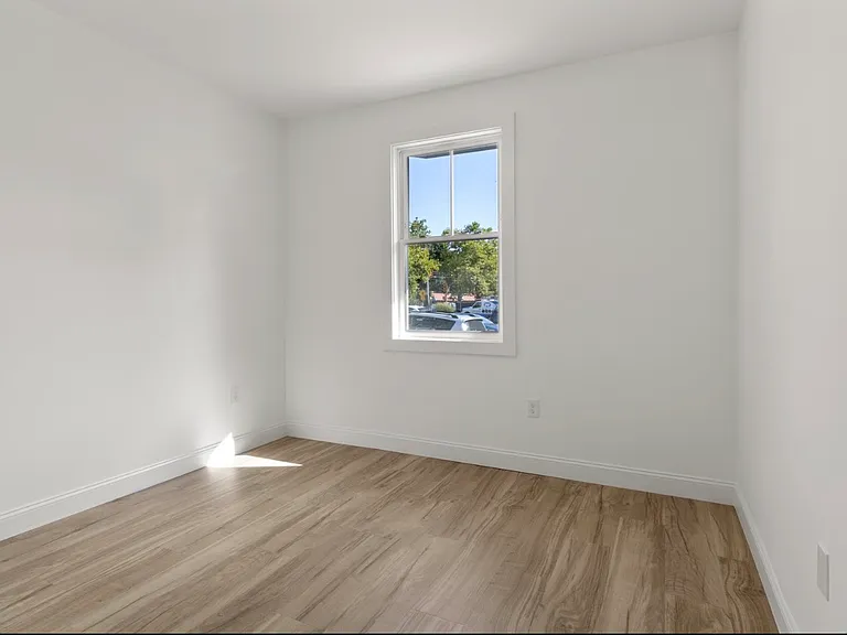 8 Enon St #203 — Photo 4