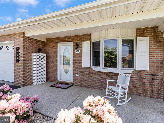 5th image of 372 Winding Oak Dr