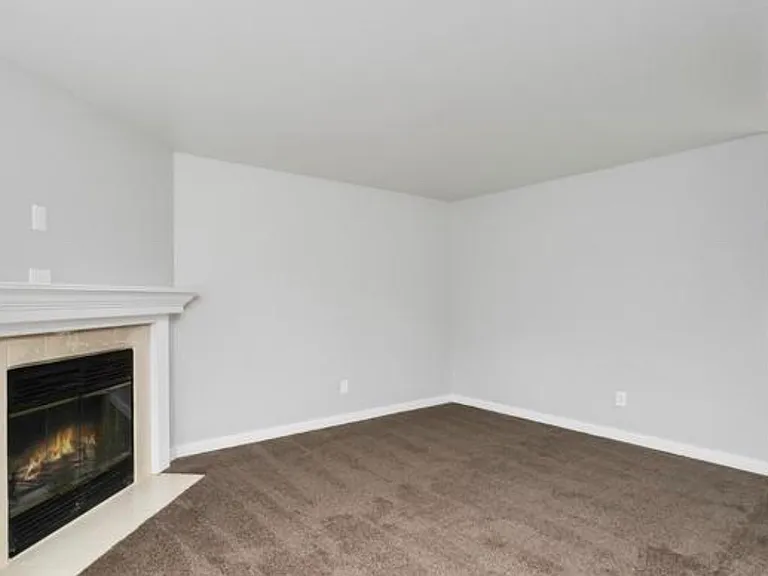 412 Center Rd #F2 — Photo 3