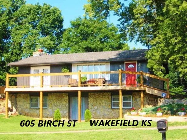 605 Birch St, Wakefield, KS 67487