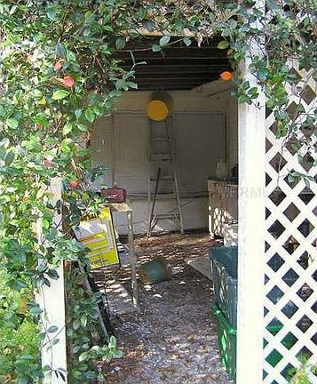 2nd image of 6 Poinsettia Dr