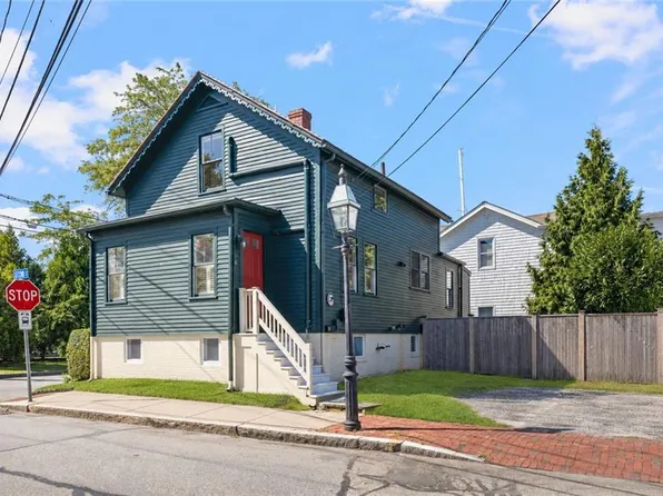 6 2nd St, Newport, RI 02840