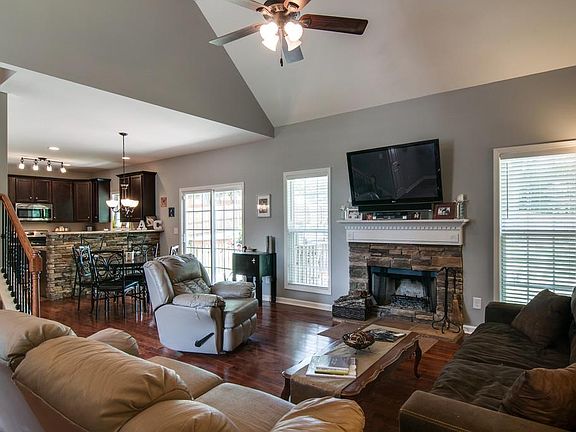 3rd image of 7610 Leverette Dr