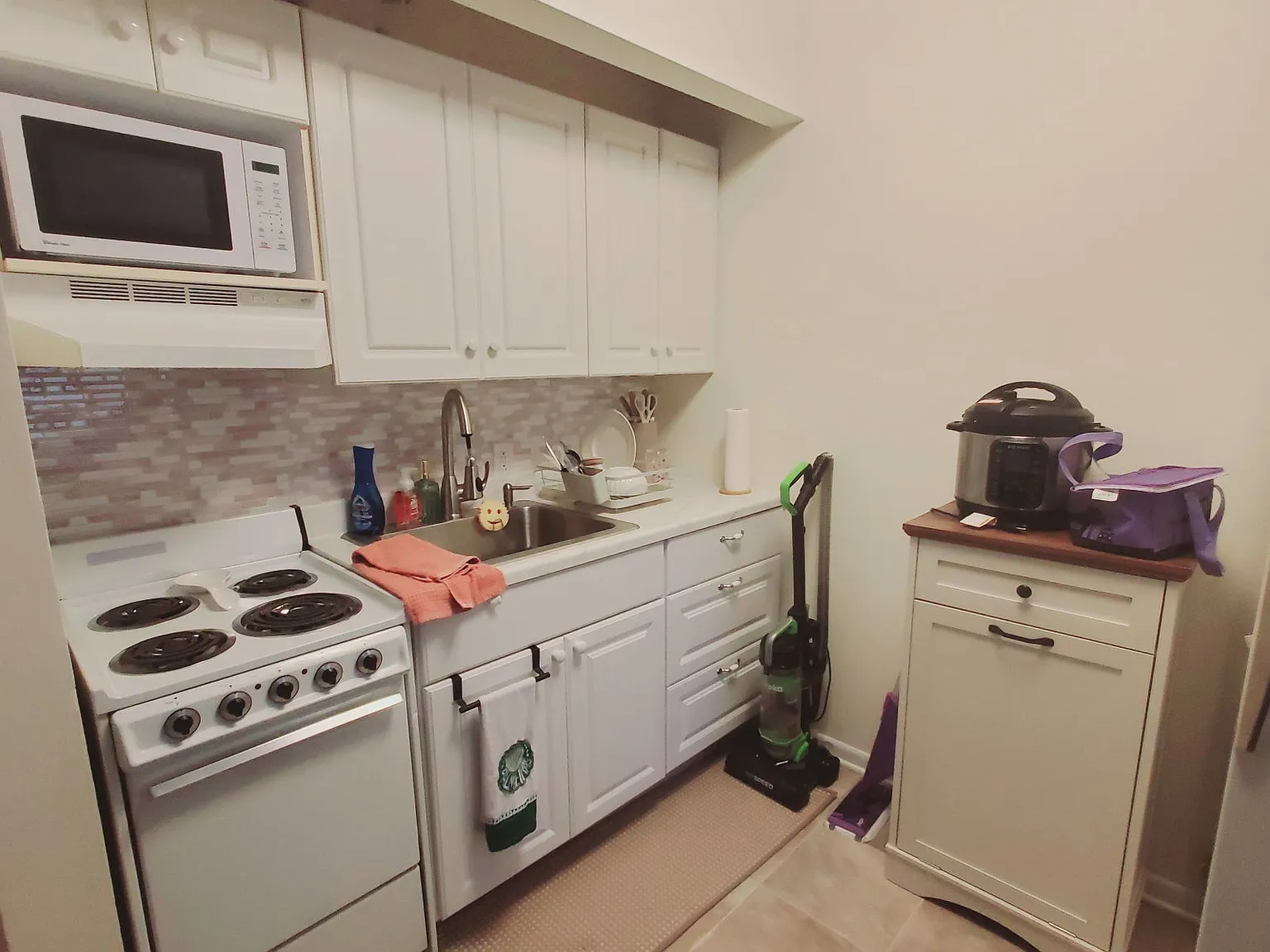 Studio, 1.0 bath, 400 sqft, $1,600 — Photo 1
