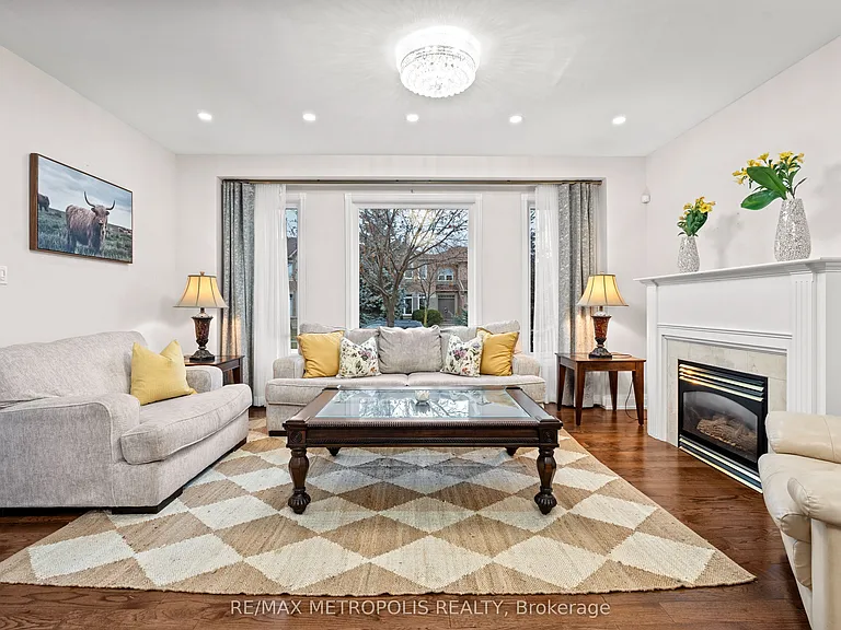 552 Feathergrass Cres #MAIN UPPER — Photo 2