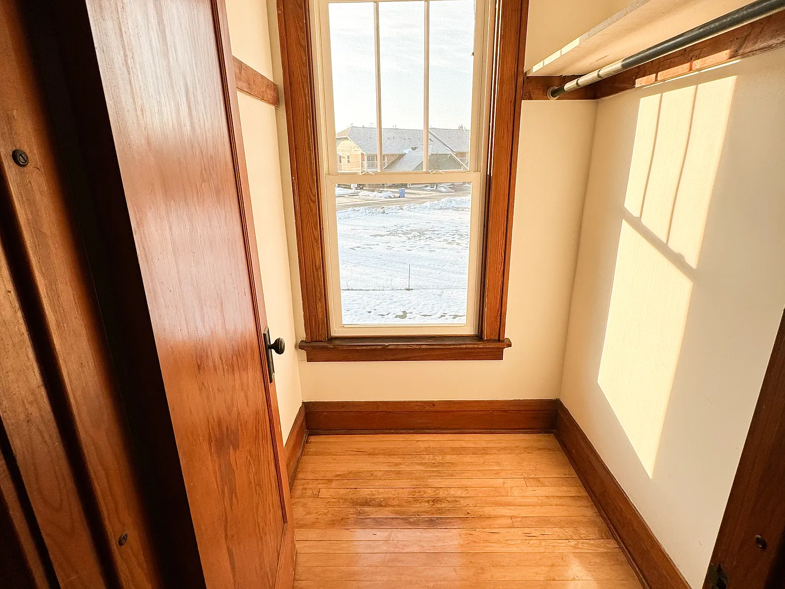 6 bed, 3000 sqft, $3,200 — Photo 3