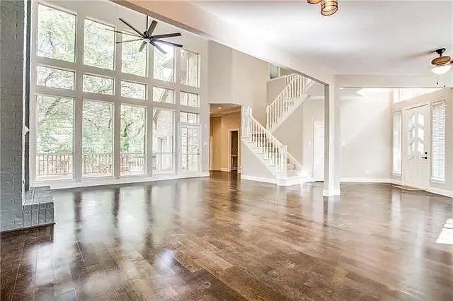3 bed, 3.0 bath, 1200 sqft, $2,300 — Photo 2