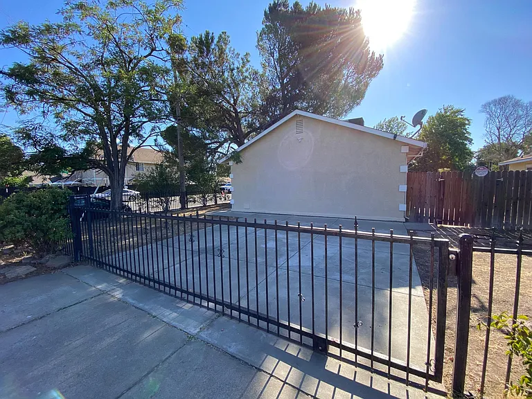 773 Hayes Ave #1 — Photo 3