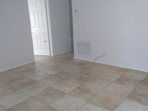 4th image of 9498 Tacoma Ave APT B