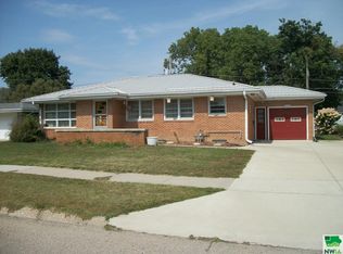 406 Ash St, Cherokee, IA 51012