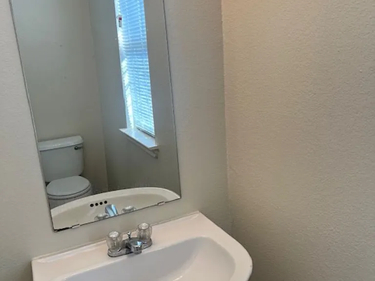 1105 Christopher Ave — Photo 5