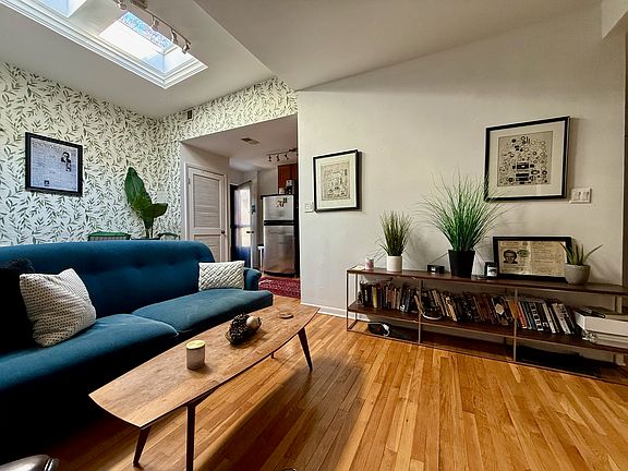 3rd image of 2947 N Sheffield Ave APT 3