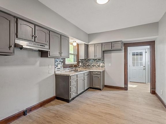 4th image of 1258 Phillips Ave