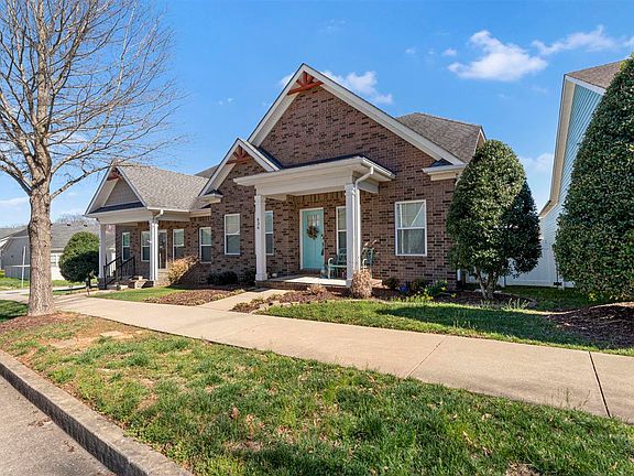 3rd image of 636 Constitution Dr