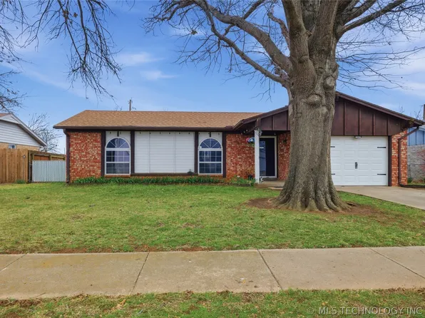 4908 Greenan Dr, Sand Springs, OK 74063