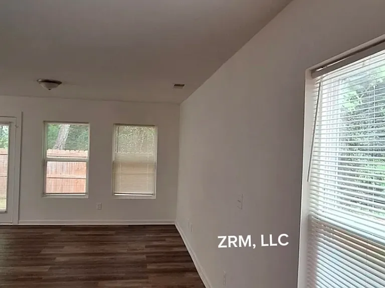 315 Crestfield Cir — Photo 17