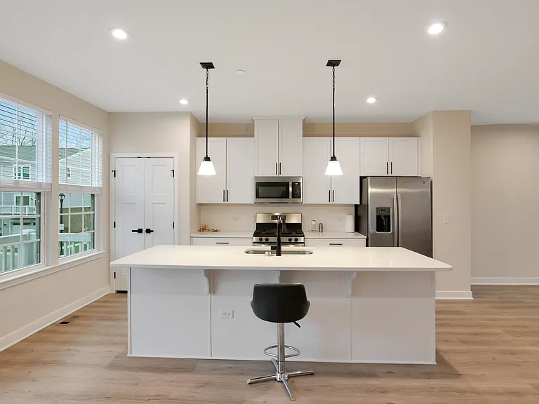 155 Canterbury Way — Photo 11