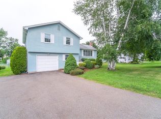 8 Oxford Ln, Cromwell, CT 06416