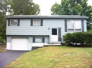 4 Benjamin Ln, Albany, NY 12205