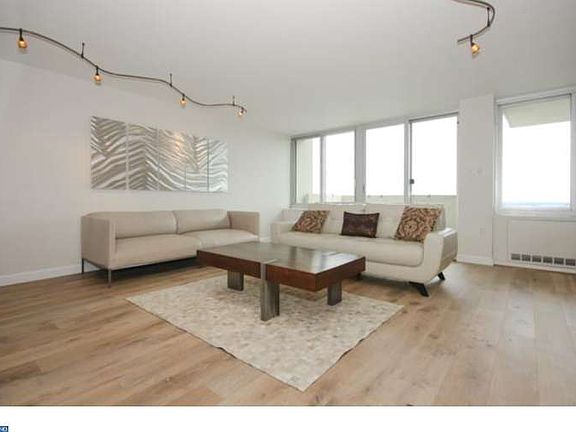 4th image of 604-36 S Washington Sq #2603