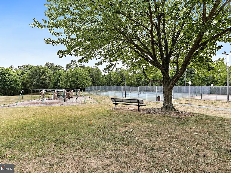 570 Eisenhower Dr — Photo 15