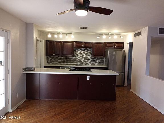 3rd image of 533 E Manhatton Dr