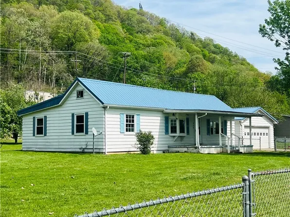 338 Davis Dr, Poca, WV 25159