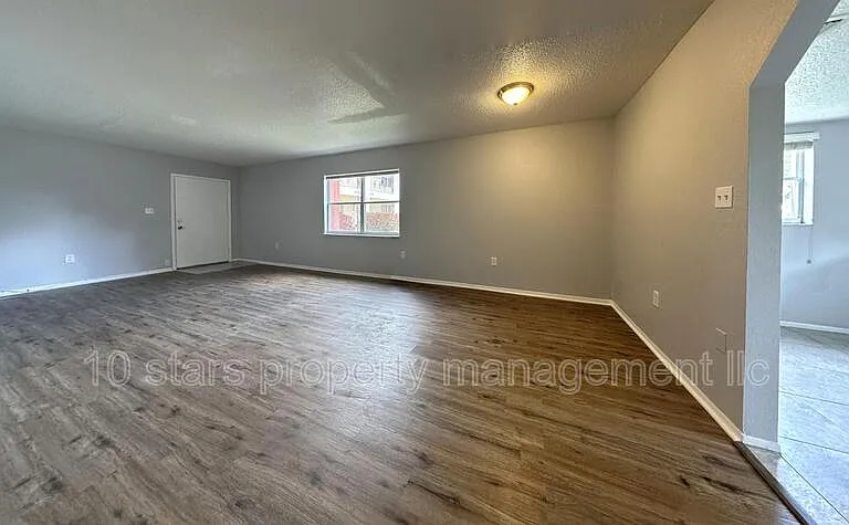 4725 39th Ave N #101 — Photo 8