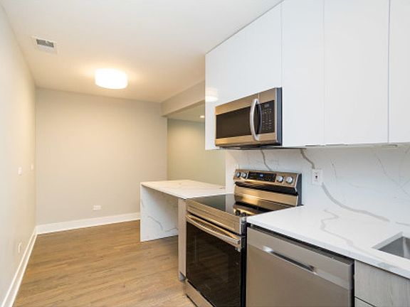 4th image of 1533-37 N Wieland St #2B