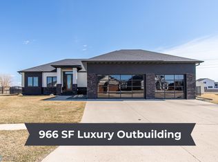 1037 Wildflower Ln W, West Fargo, ND 58078