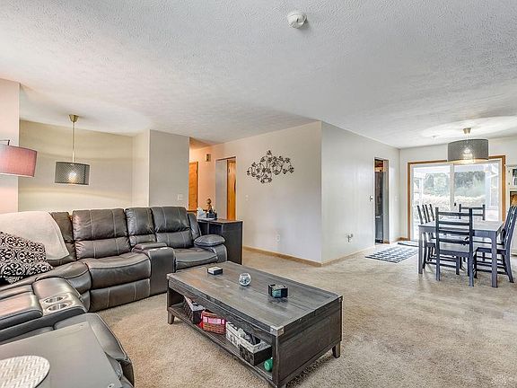4th image of 552 Queen Eleanor Ct