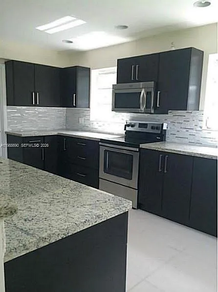 Building Photo - 740 NE 179th Dr N