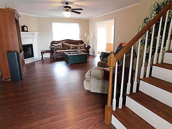 2nd image of 645 Windwood Dr
