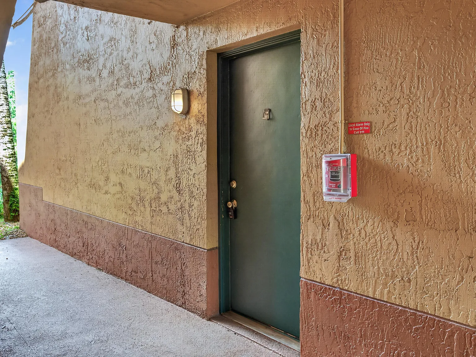 1 bed, 1.0 bath, 734 sqft, $1,795 — Photo 2