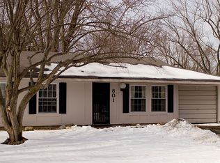 801 Fairoaks Dr, Champaign, IL 61821