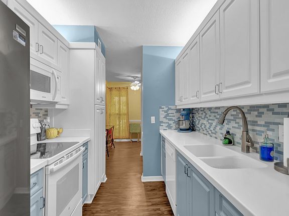 3rd image of 605 W Lake Jasmine Cir APT 105
