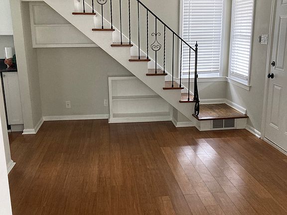 2nd image of 5545 Putnam Dr
