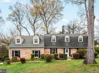 2 Rolling Knoll Ct, Gaithersburg, MD 20877